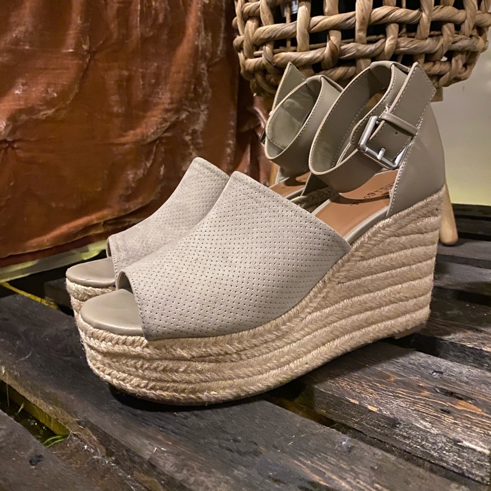 Beige Wedges!